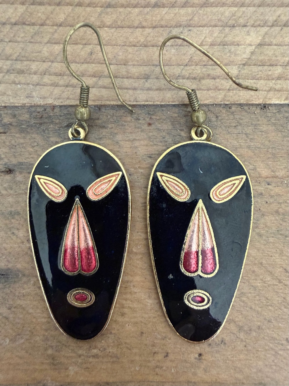 VINTAGE ENAMEL ABSTRACT TRIBAL MASK DANGLE EARRINGS – BLACK, RED, & GOLD TONE